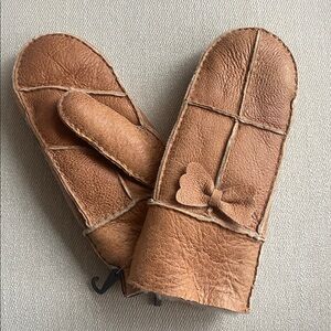 NWT Furs Forever Genuine Shearling Mittens | Sheepskin Bow Detail | Cognac Brown